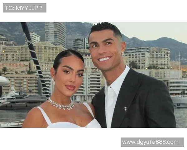 足球明星的妻子在派对上翩翩起舞展现优雅魅力引发热议 足球明星的妻子在派对上翩翩起舞展现优雅魅力引发热议